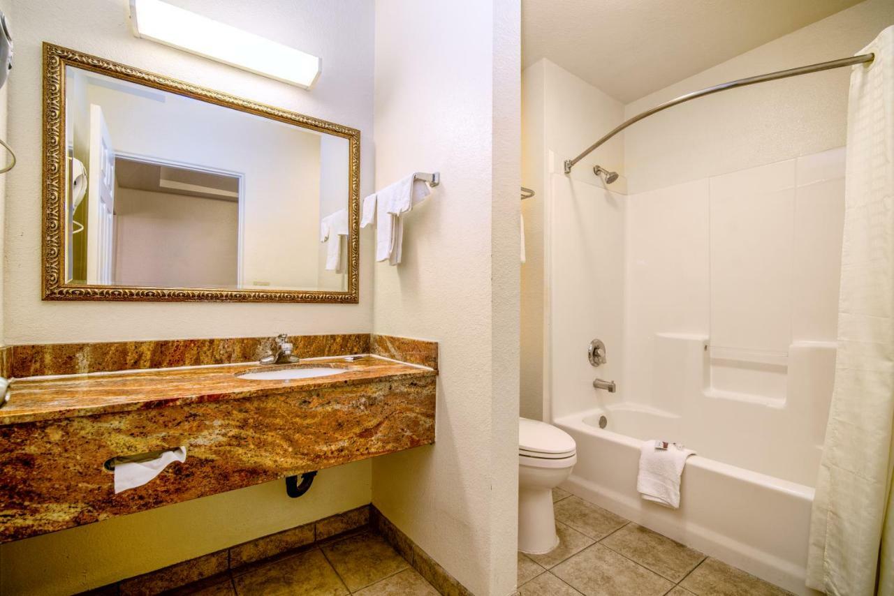 Regency Inn & Suites Downey Buitenkant foto