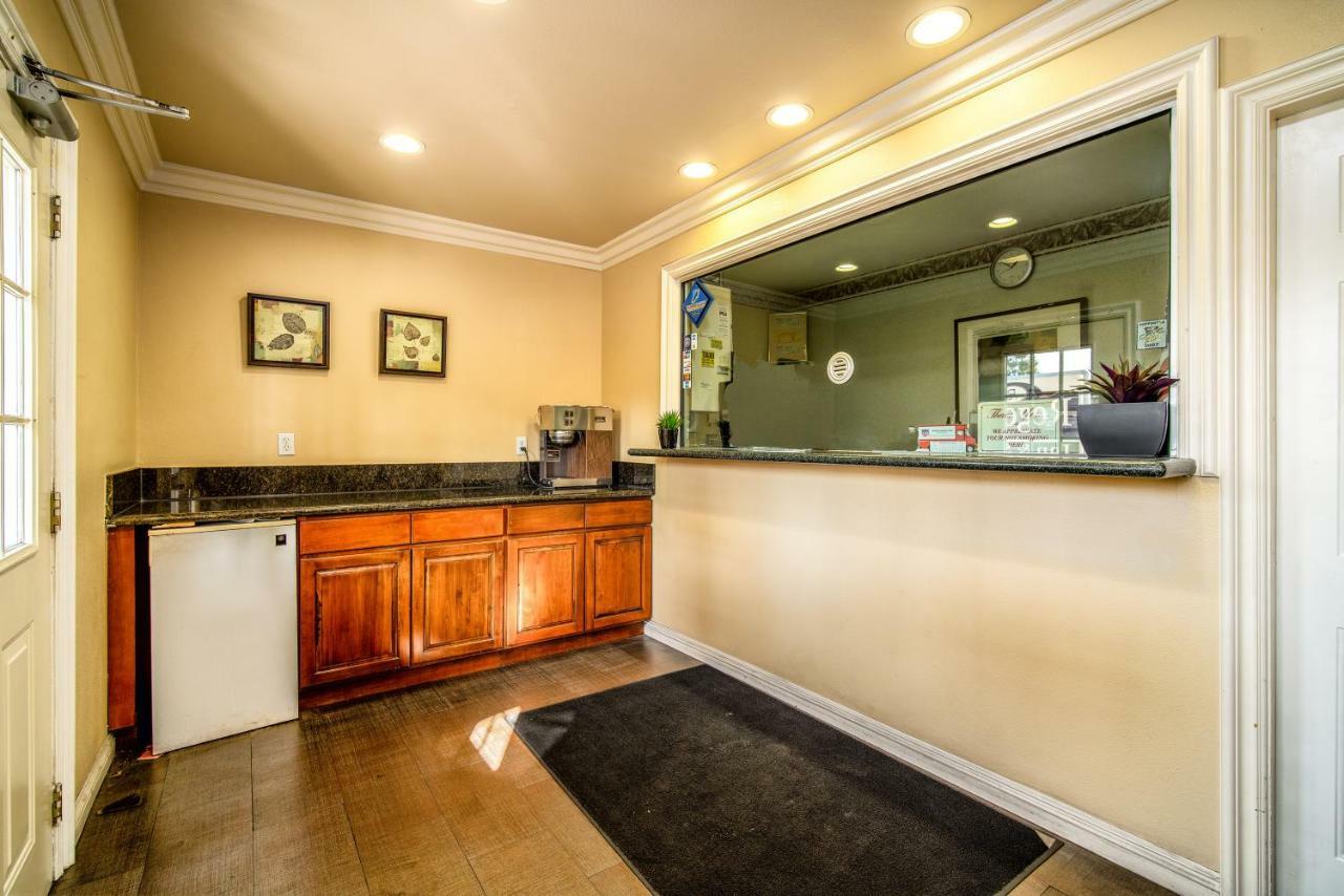 Regency Inn & Suites Downey Buitenkant foto